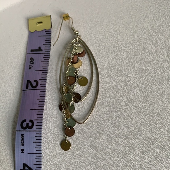 Vintage teardrop light metallic dangling earrings - Picture 3 of 8